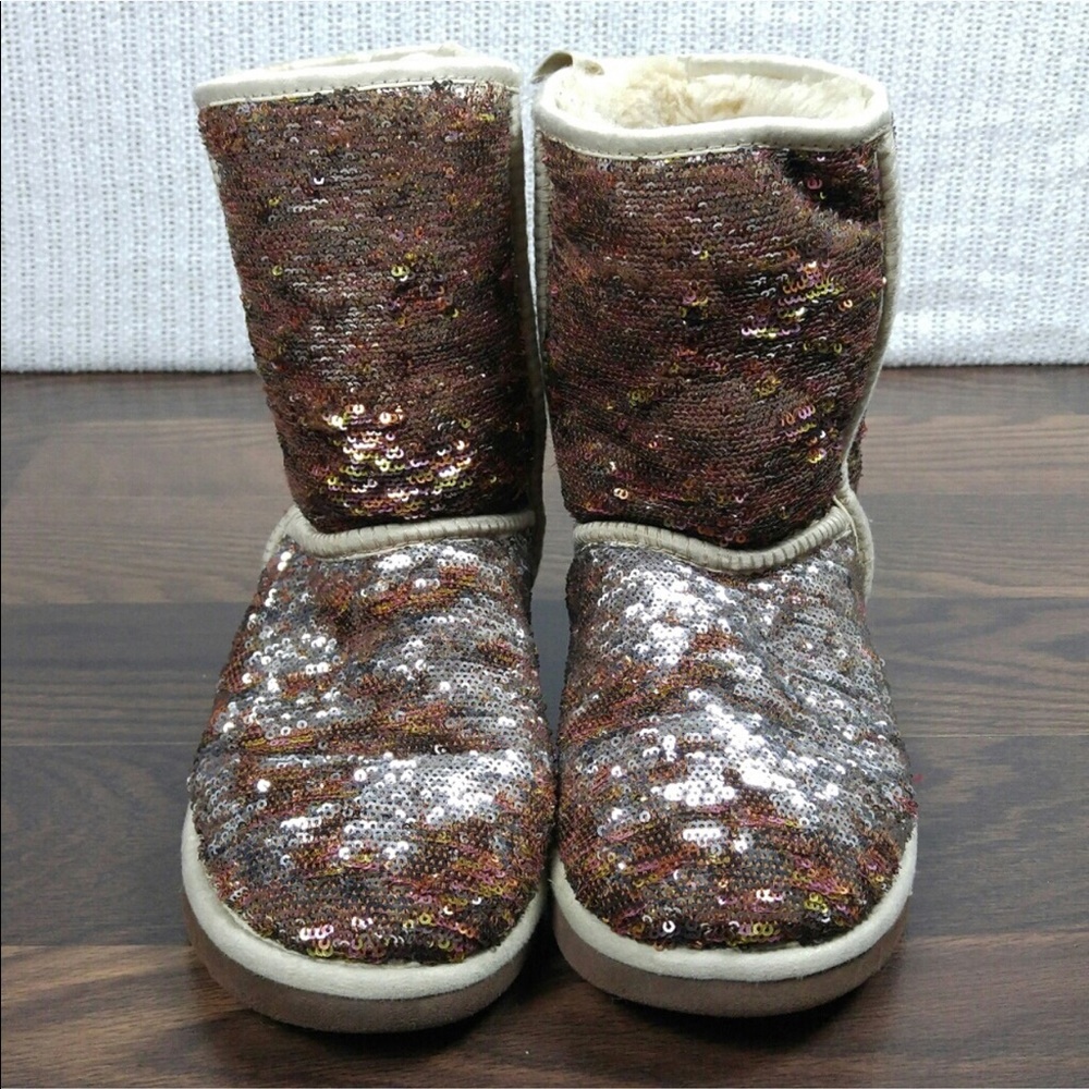 UGG Sequin Classic Short in Champagne